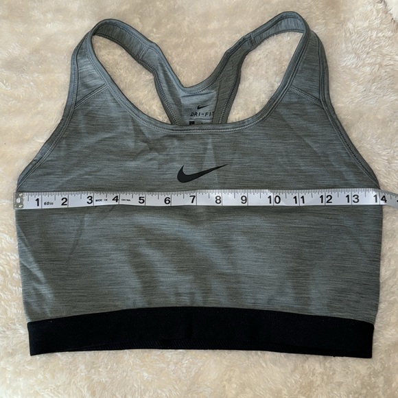 EUC Nike Women’s Sports Bra - Picture 5 of 5